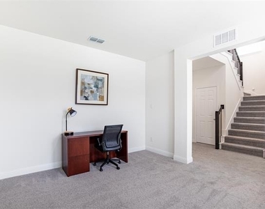 715 Parkside Drive - Photo Thumbnail 7