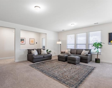 715 Parkside Drive - Photo Thumbnail 9