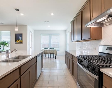 715 Parkside Drive - Photo Thumbnail 14