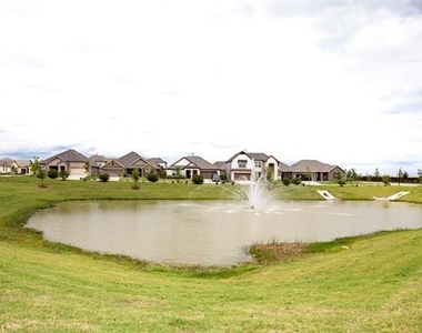 715 Parkside Drive - Photo Thumbnail 3
