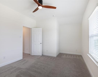 715 Parkside Drive - Photo Thumbnail 27