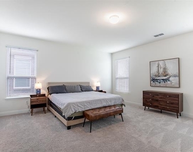 715 Parkside Drive - Photo Thumbnail 18