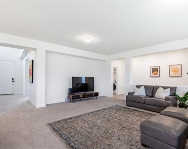 715 Parkside Drive - Photo Thumbnail 11