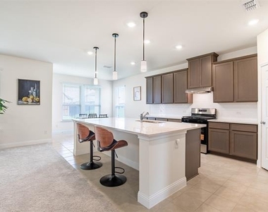 715 Parkside Drive - Photo Thumbnail 13