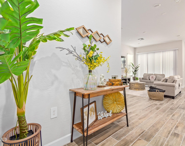 4826 E Helena Drive - Photo Thumbnail 2