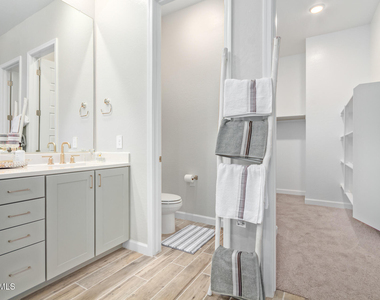 4826 E Helena Drive - Photo Thumbnail 9