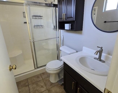 1313 E 9th Place - Photo Thumbnail 9