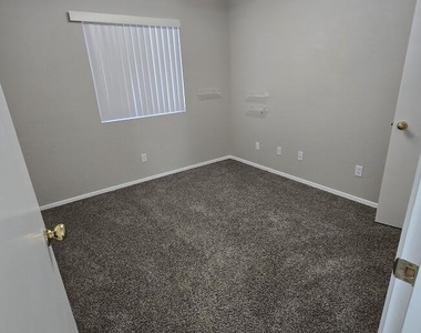 1313 E 9th Place - Photo Thumbnail 10