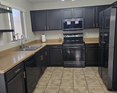 1313 E 9th Place - Photo Thumbnail 6