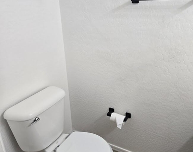 1313 E 9th Place - Photo Thumbnail 5