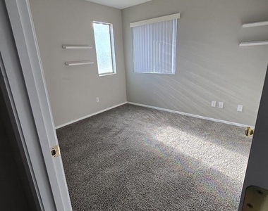 1313 E 9th Place - Photo Thumbnail 11