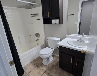 1313 E 9th Place - Photo Thumbnail 12