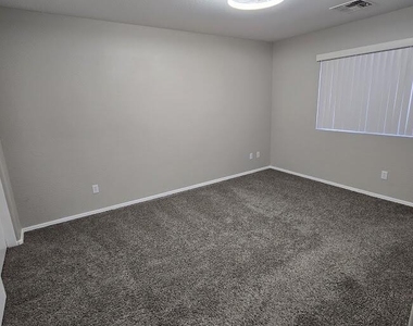 1313 E 9th Place - Photo Thumbnail 8