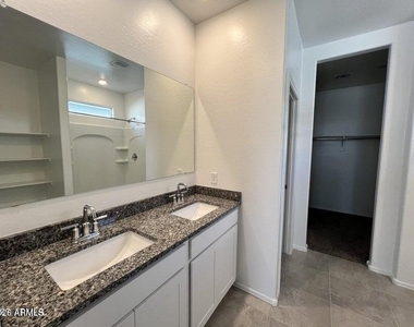3532 N Sequoia Street - Photo Thumbnail 6