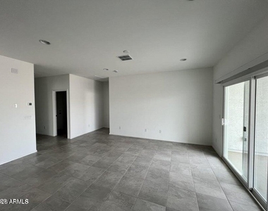 3532 N Sequoia Street - Photo Thumbnail 4