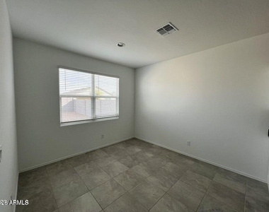 3532 N Sequoia Street - Photo Thumbnail 5