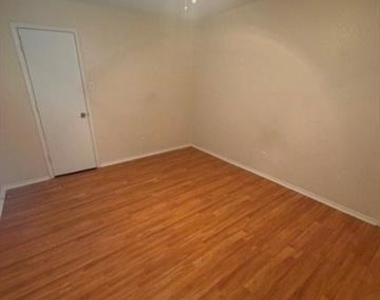 907 Hodge Street - Photo Thumbnail 8