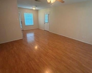 907 Hodge Street - Photo Thumbnail 2