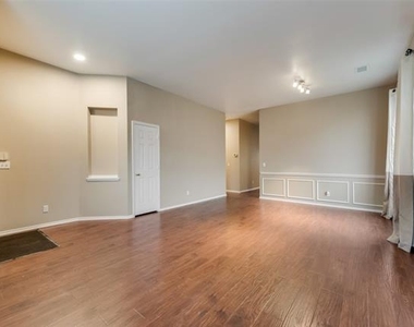 4309 Lone Rock Court - Photo Thumbnail 3