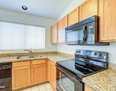 197 W Oxford Lane - Photo Thumbnail 1