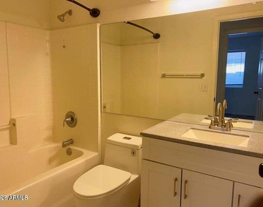197 W Oxford Lane - Photo Thumbnail 3
