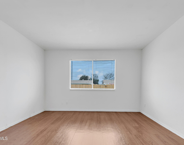 1118 W Tulane Drive - Photo Thumbnail 4