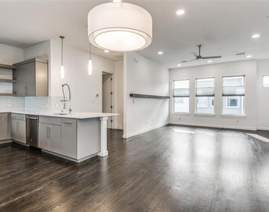 1907 Summit Avenue - Photo Thumbnail 4