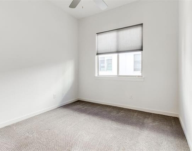 1907 Summit Avenue - Photo Thumbnail 11