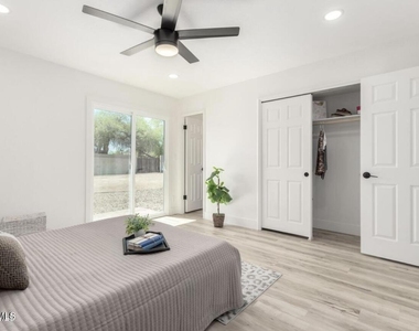 12424 N 33rd Street - Photo Thumbnail 3