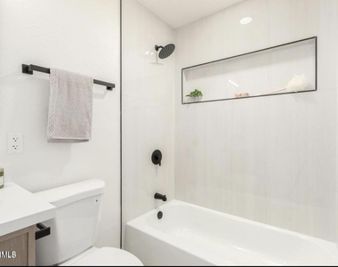 12424 N 33rd Street - Photo Thumbnail 6