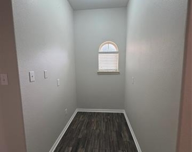 1006 Knoxbridge Road - Photo Thumbnail 30
