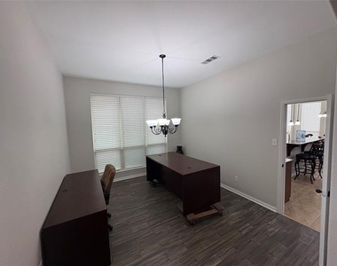 1006 Knoxbridge Road - Photo Thumbnail 3