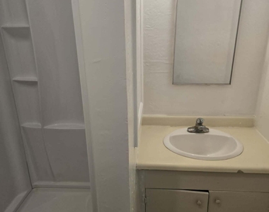 909 N Kadota Avenue - Photo Thumbnail 5
