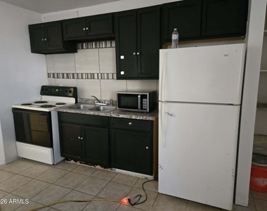 909 N Kadota Avenue - Photo Thumbnail 1