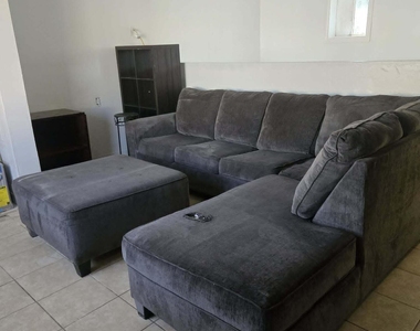 909 N Kadota Avenue - Photo Thumbnail 2