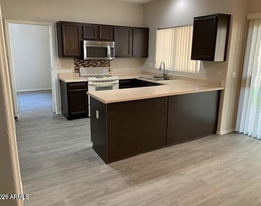 442 W El Freda Road - Photo Thumbnail 1
