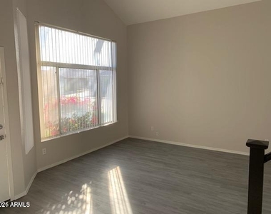 442 W El Freda Road - Photo Thumbnail 4