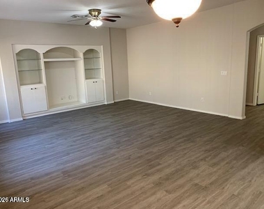 442 W El Freda Road - Photo Thumbnail 3