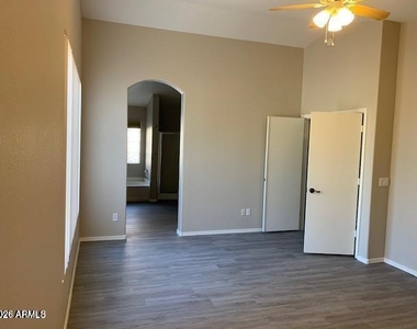 442 W El Freda Road - Photo Thumbnail 10