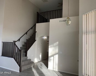 442 W El Freda Road - Photo Thumbnail 5