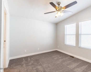1864 E Augusta Avenue - Photo Thumbnail 14