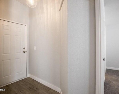 1864 E Augusta Avenue - Photo Thumbnail 13