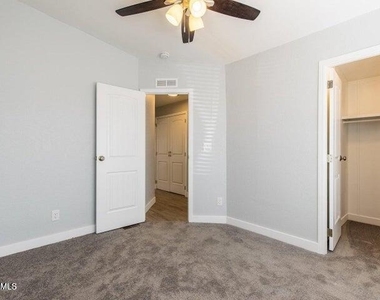 1864 E Augusta Avenue - Photo Thumbnail 17