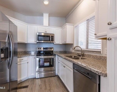 1864 E Augusta Avenue - Photo Thumbnail 1