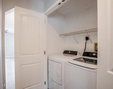 1864 E Augusta Avenue - Photo Thumbnail 4