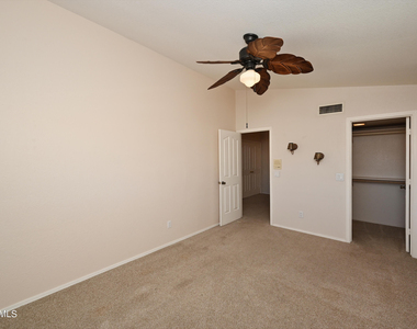 5730 E Gelding Drive - Photo Thumbnail 36