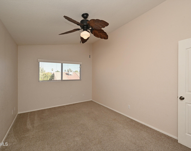5730 E Gelding Drive - Photo Thumbnail 35