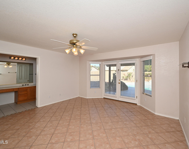 5730 E Gelding Drive - Photo Thumbnail 14