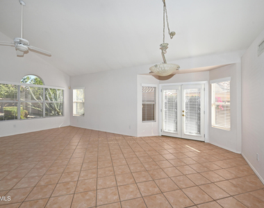 5730 E Gelding Drive - Photo Thumbnail 11