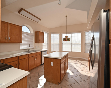 5730 E Gelding Drive - Photo Thumbnail 7
